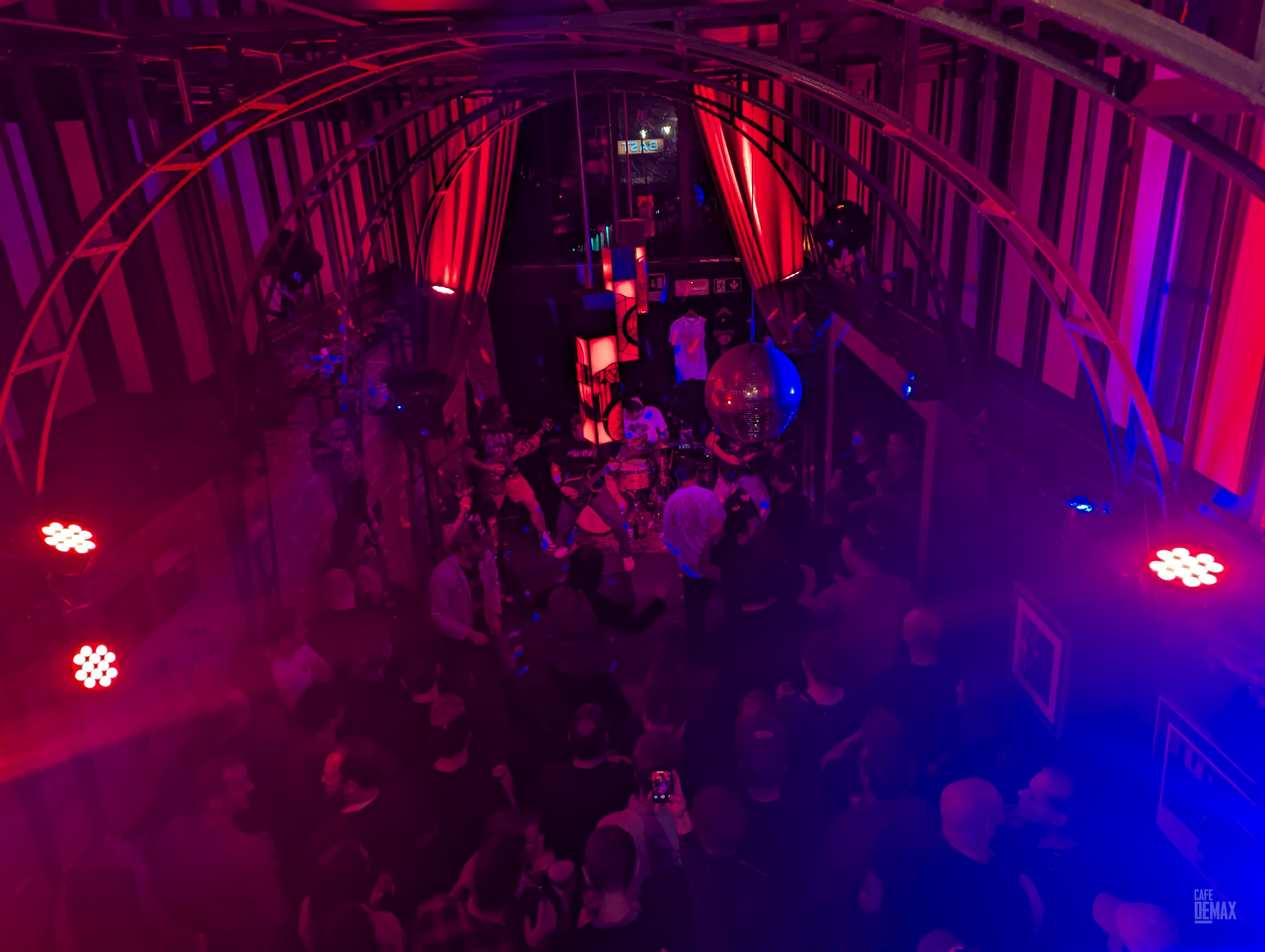 Liveoptreden op het podium van Café De Max (1)