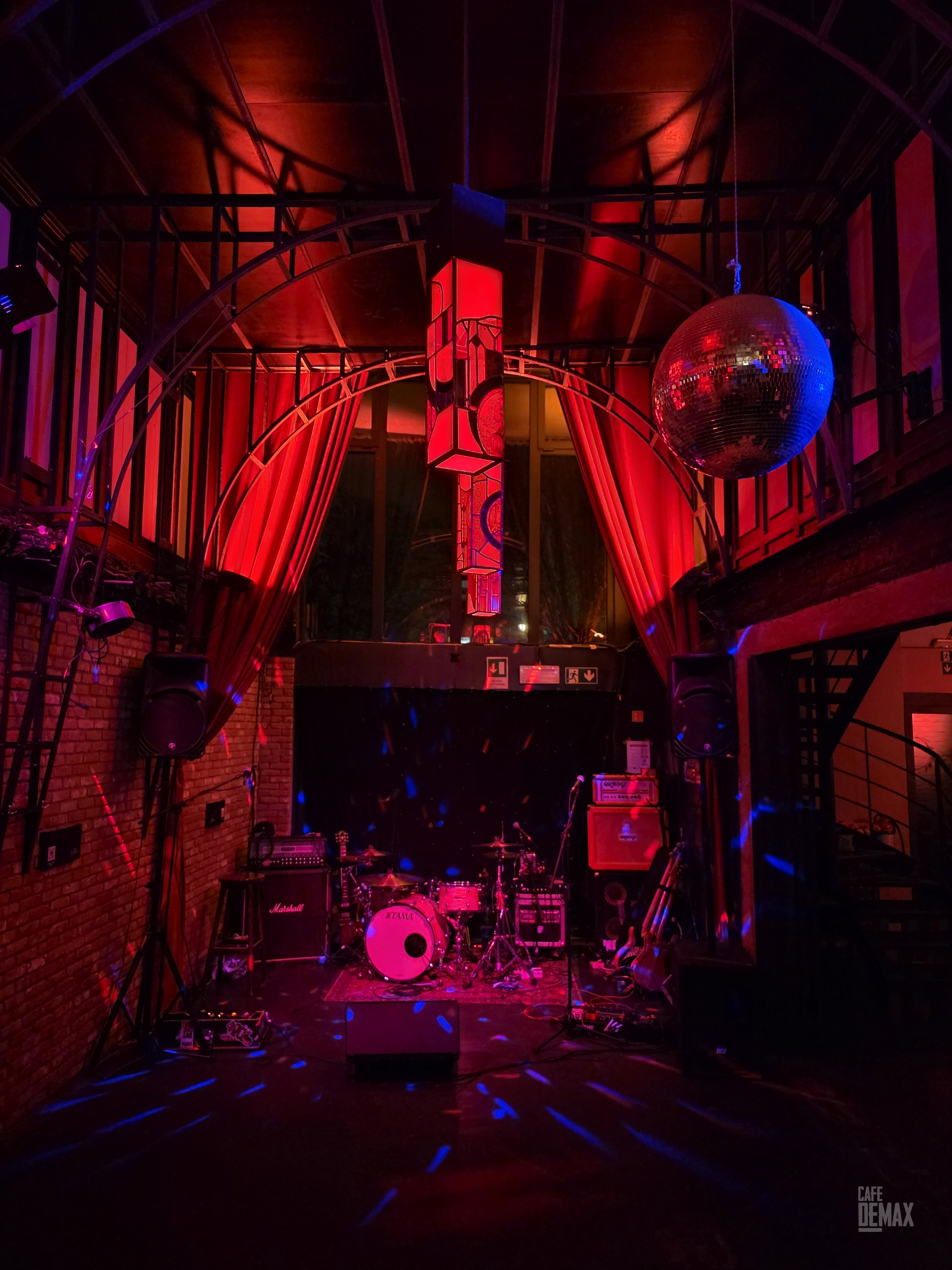 Liveoptreden op het podium van Café De Max (4)