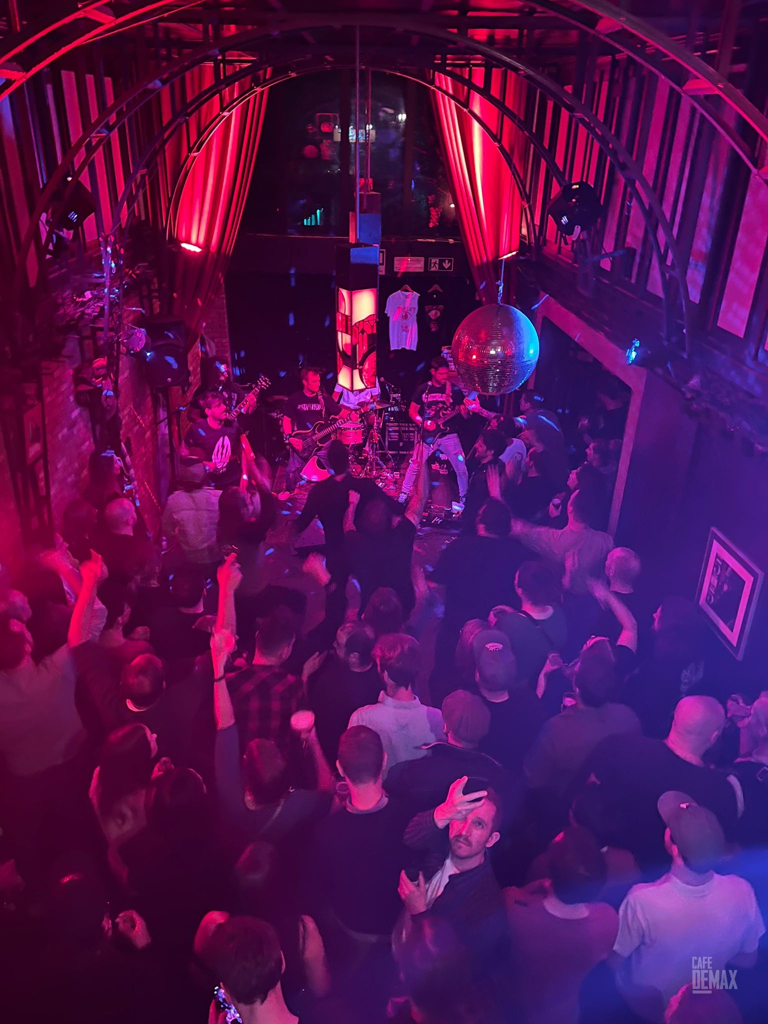 Liveoptreden op het podium van Café De Max (5)
